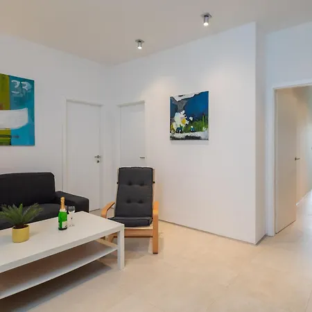 Jolara With Heated Pool Apartment Mimice